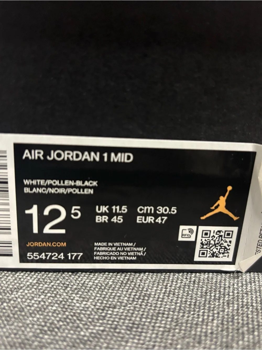 Air Jordan Mids “Pollen Sneakers